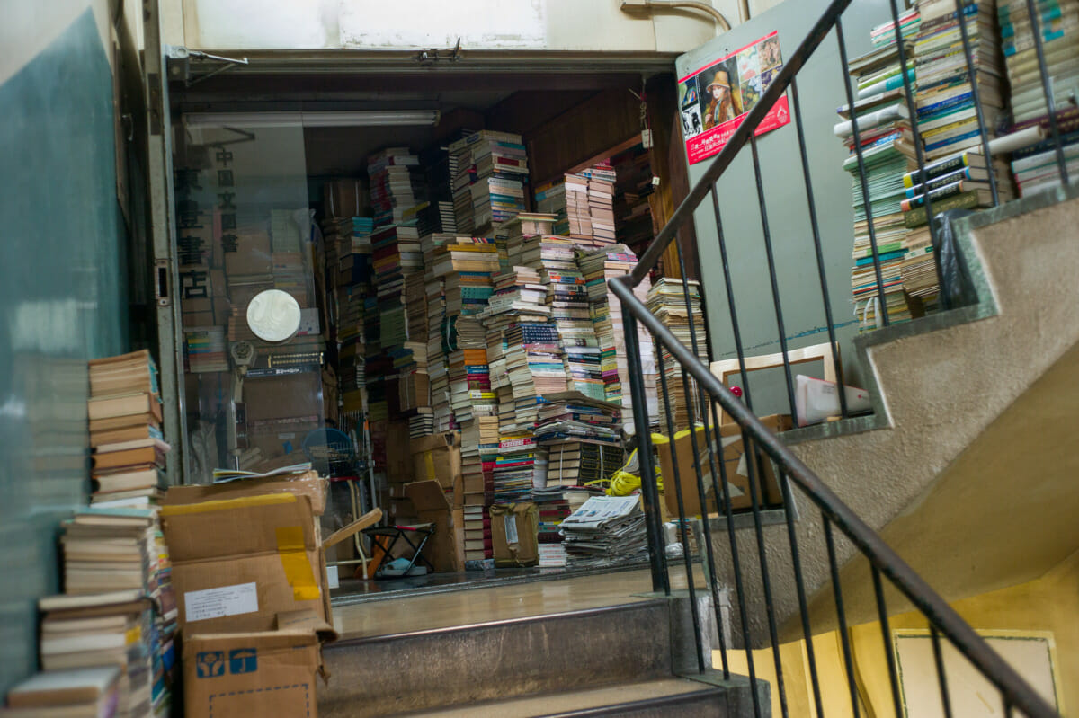 incredible old and crumbling Tokyo building