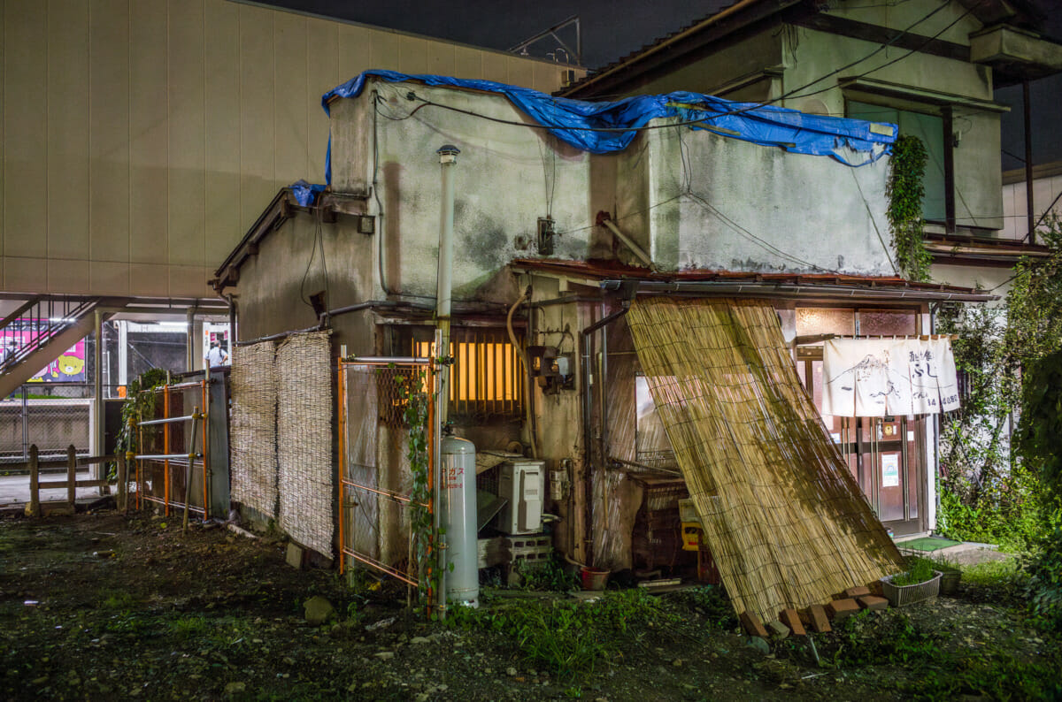 An old Tokyo bar over time