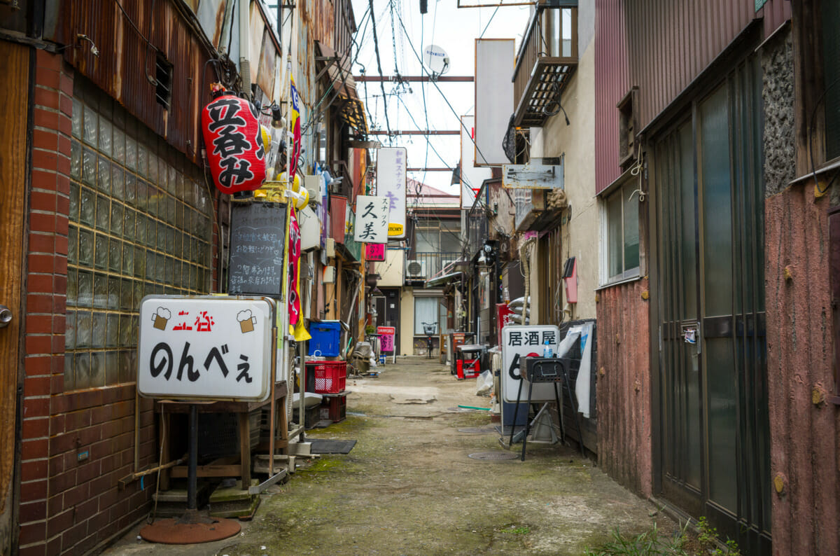 A dilapidated little Tokyo drinking alleyway