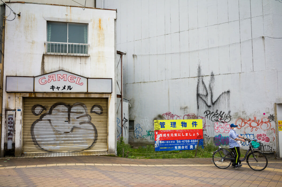 Gritty Osaka graffiti