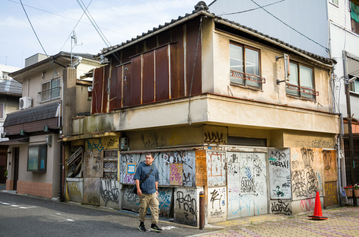 Gritty Osaka graffiti