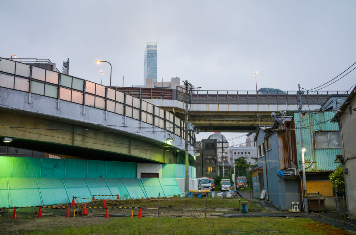 Osaka contrasts