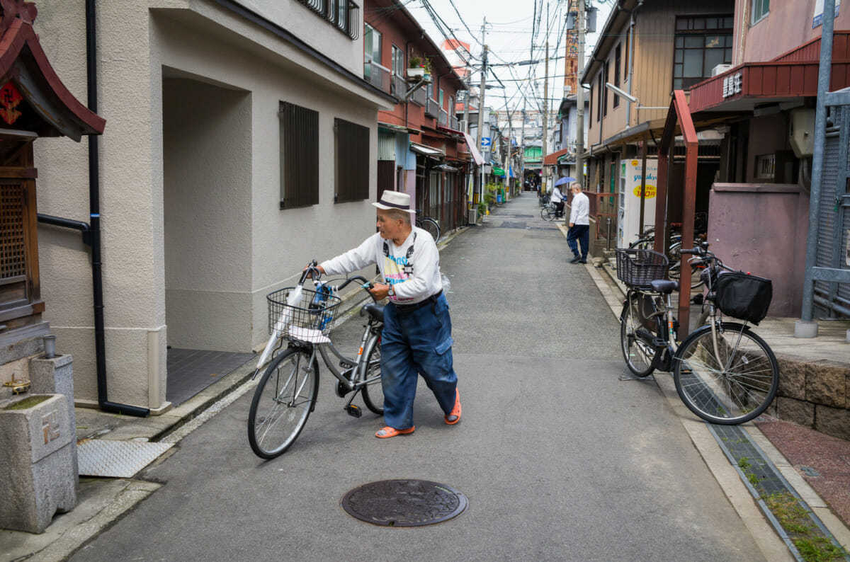 Osaka contrasts