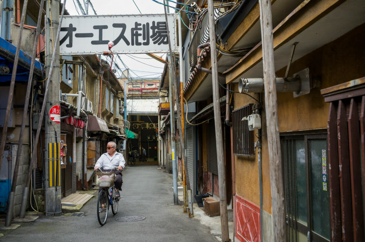 Osaka contrasts