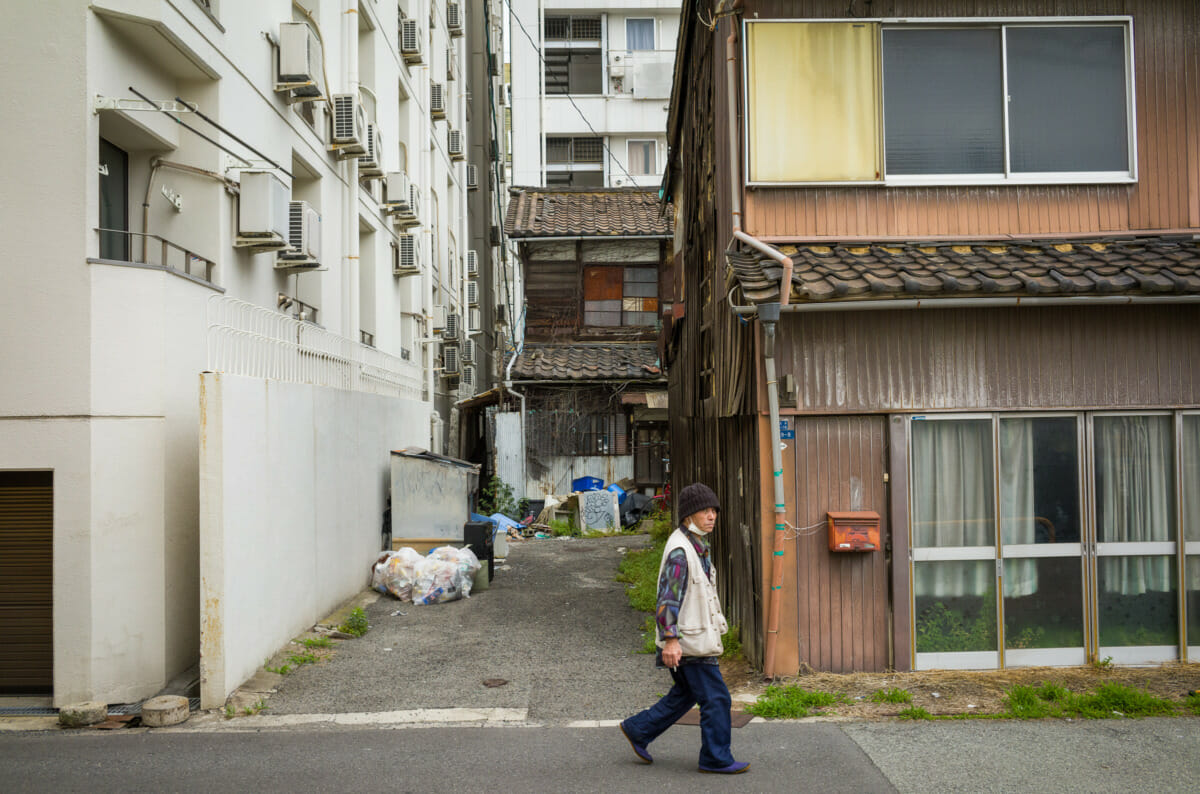 Osaka contrasts