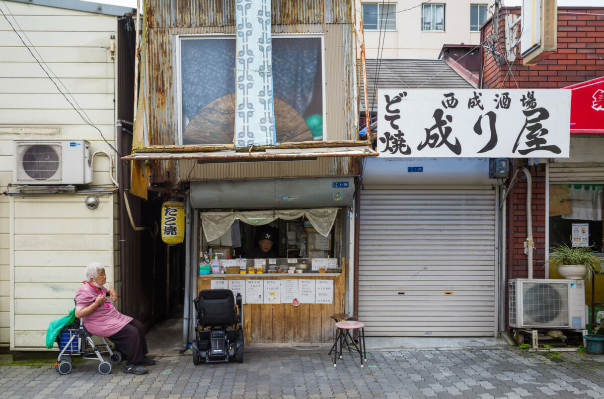 Osaka contrasts