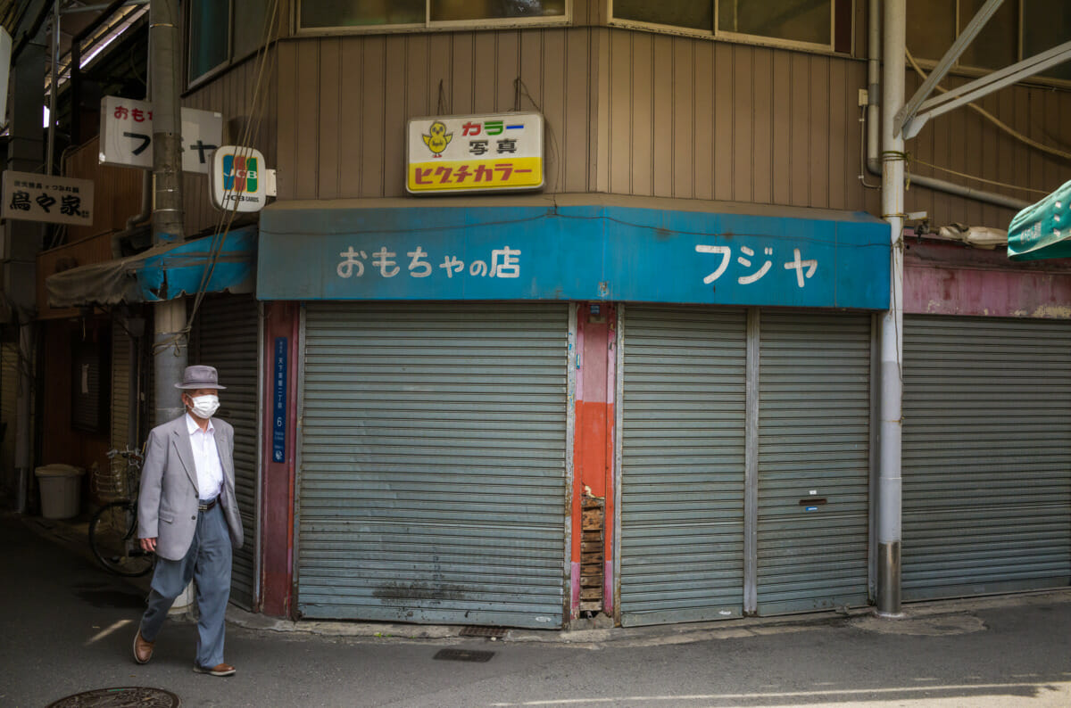 the incredible old covered shopping streets of Osaka