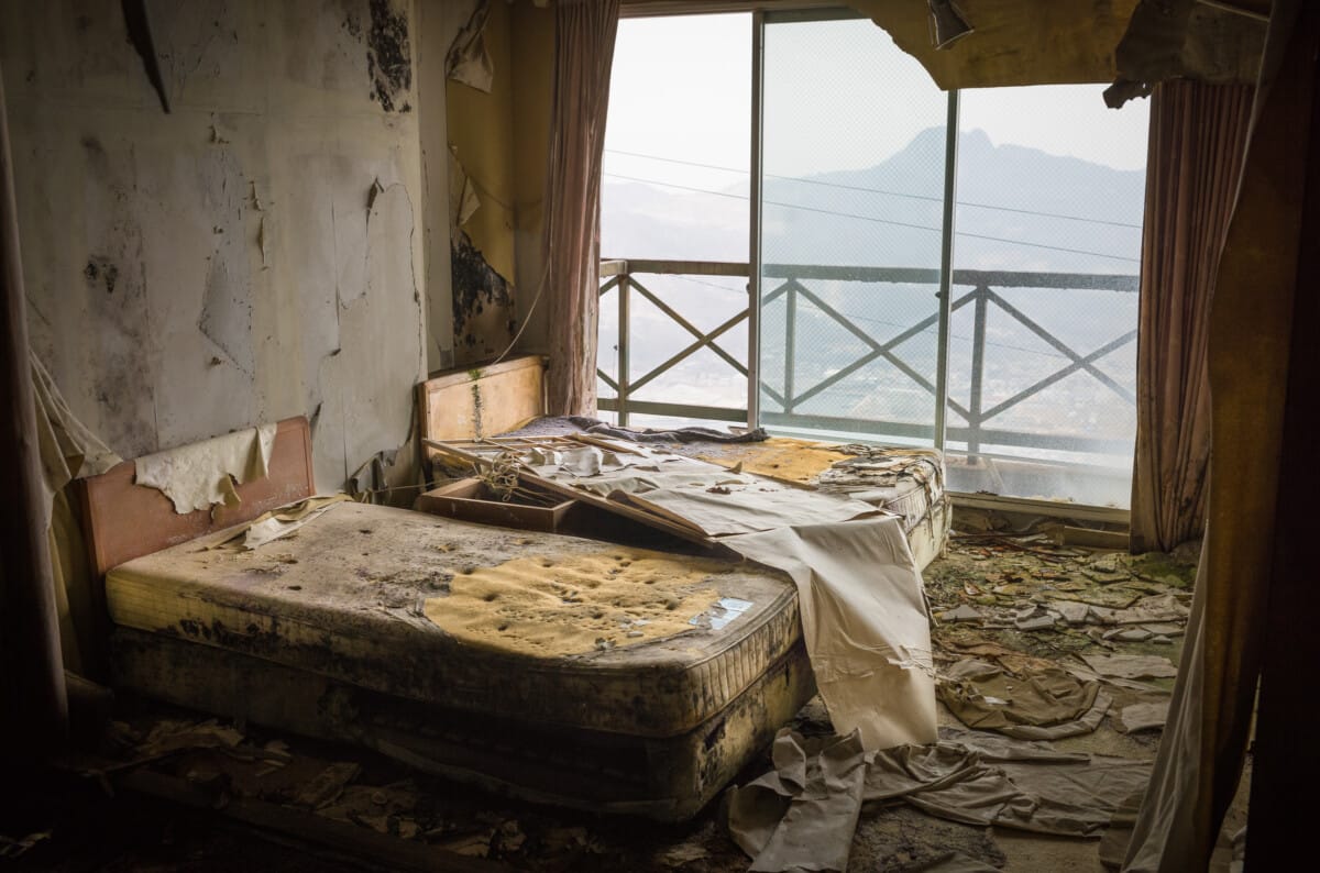 Post-apocalyptic scenes from a long-abandoned Japanese hotel