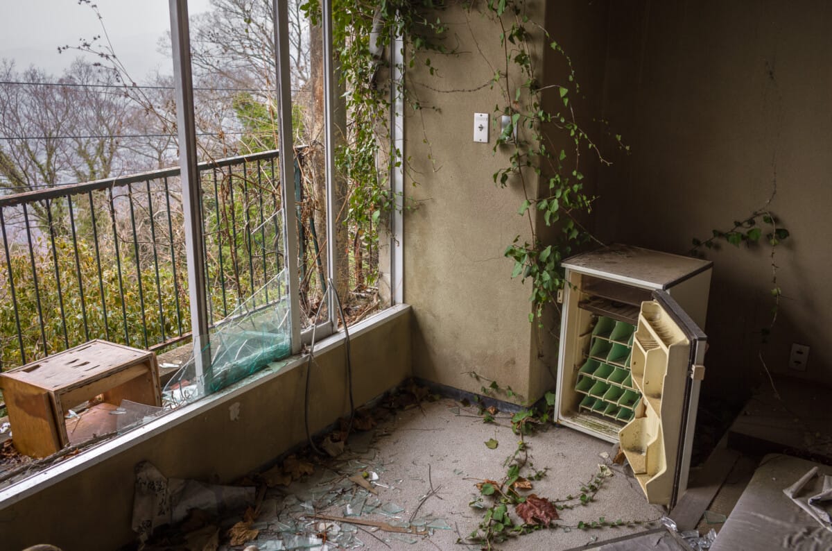 Post-apocalyptic scenes from a long-abandoned Japanese hotel