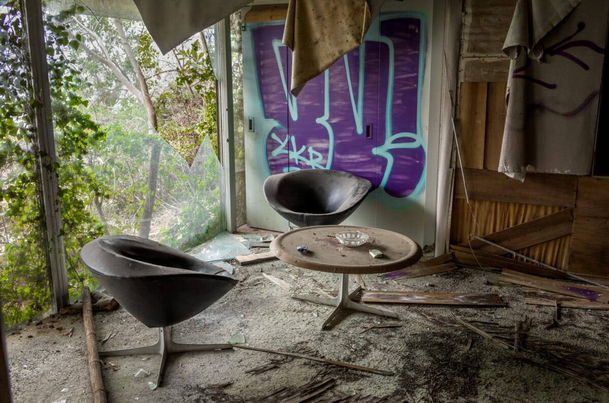 Post-apocalyptic scenes from a long-abandoned Japanese hotel