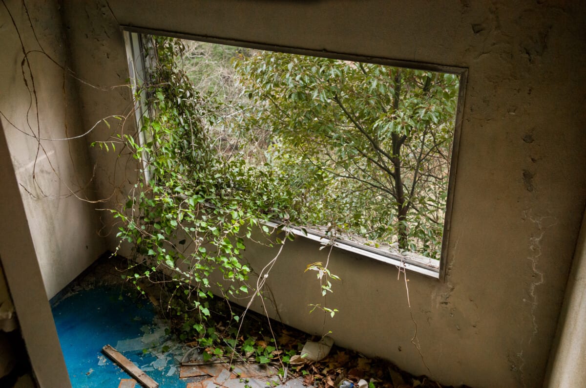 Post-apocalyptic scenes from a long-abandoned Japanese hotel