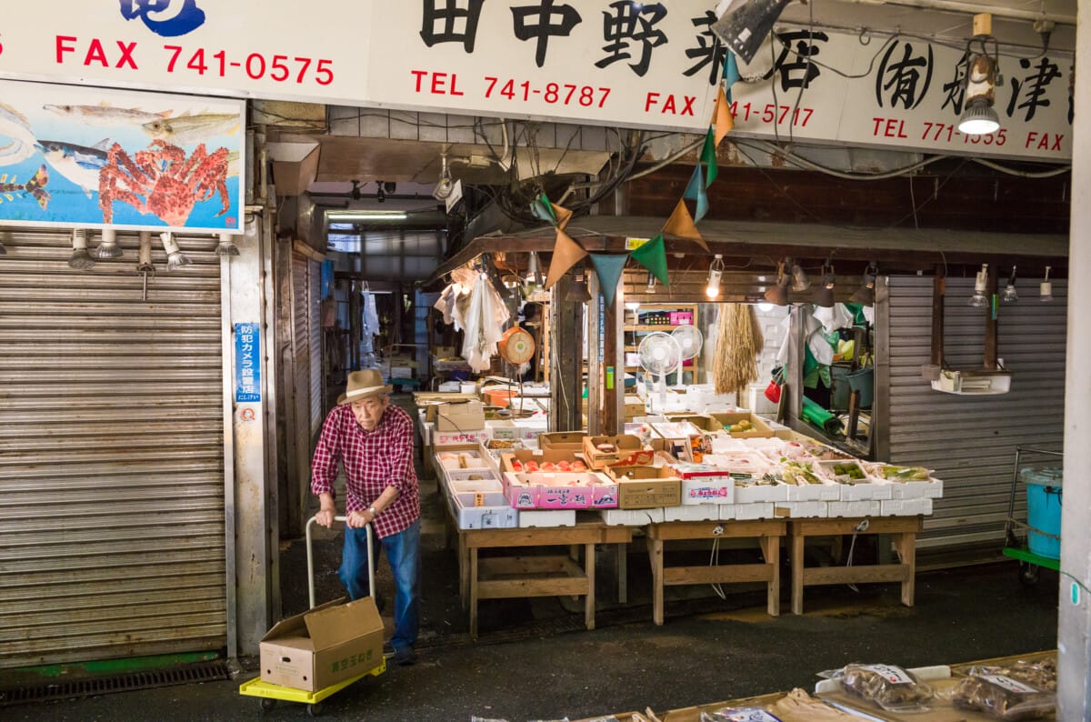 The colours and quiet moments of a traditional Japanese market