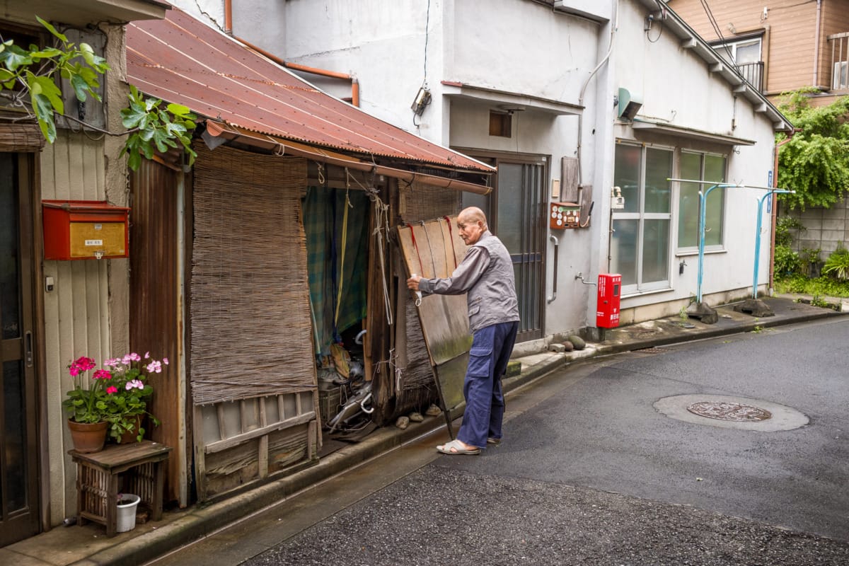 The life of a truly ramshackle Tokyo house and its owner