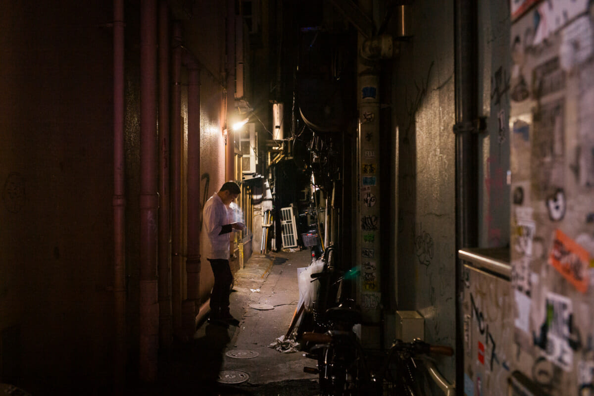 Quiet moments in the middle of Shinjuku’s crowded nightlife scene