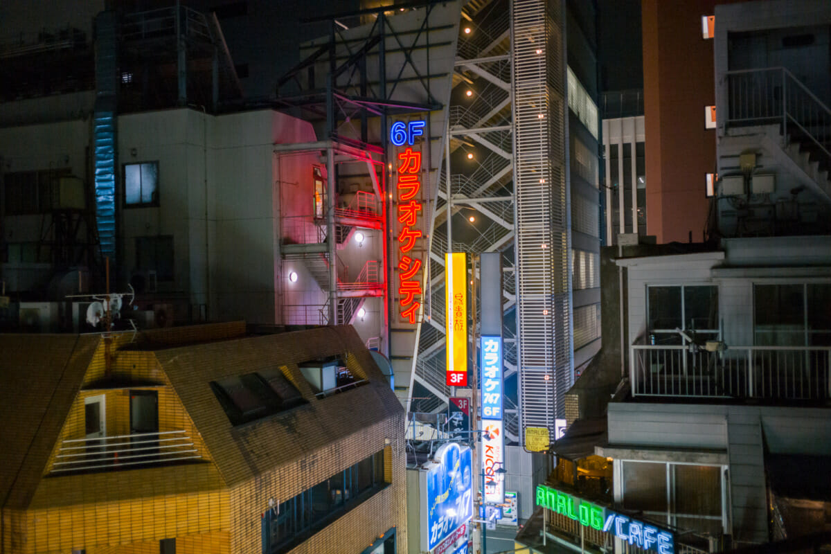 Quiet moments in the middle of Shinjuku’s crowded nightlife scene