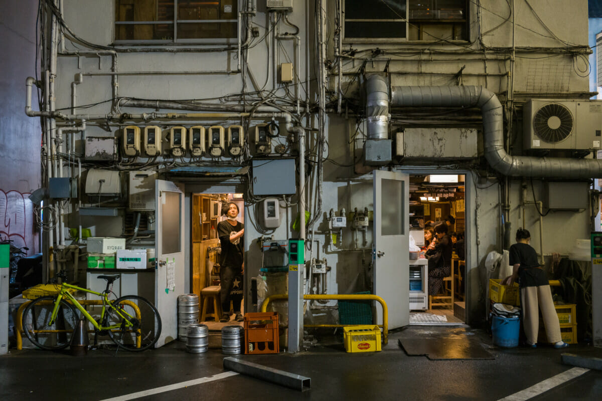 Quiet moments in the middle of Shinjuku’s crowded nightlife scene