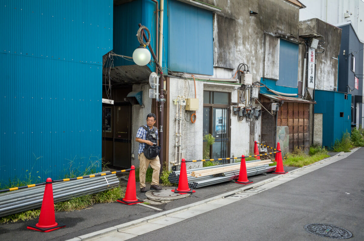 the demolition of Tateishi's drinking alleyways