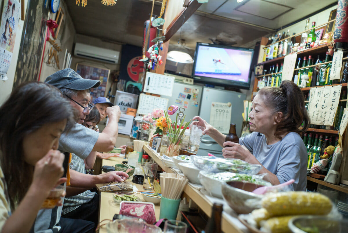 the life and death of a small tokyo bar