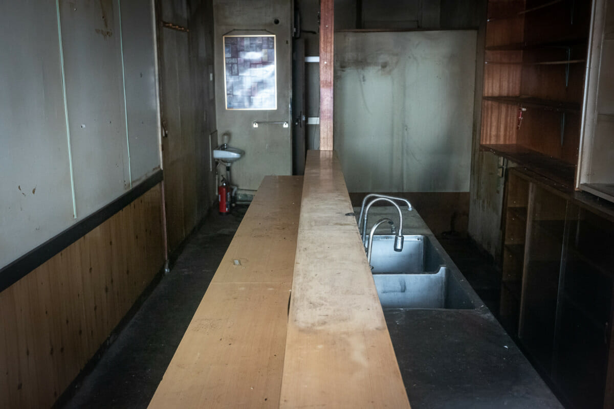 the life and death of a small tokyo bar