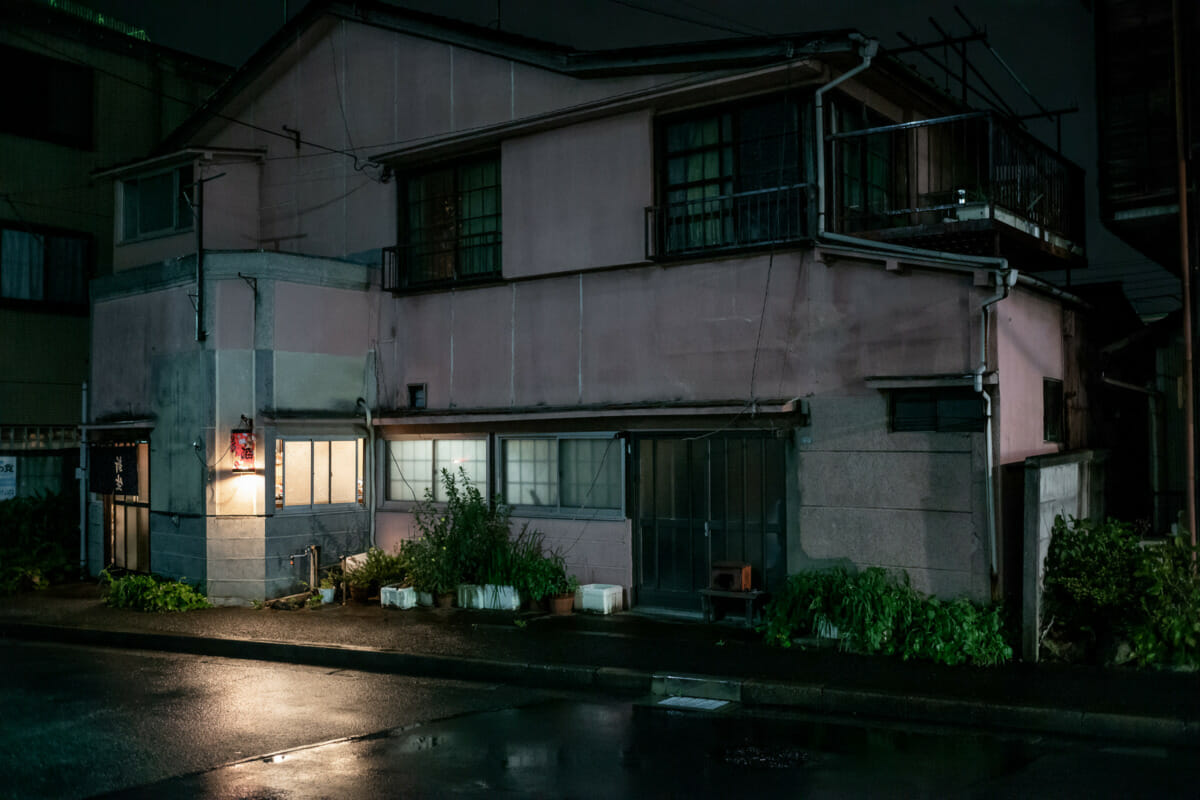 the most cluttered bar in Tokyo