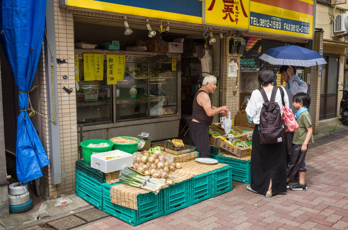 The simple pleasure of old Tokyo scenes and personalities