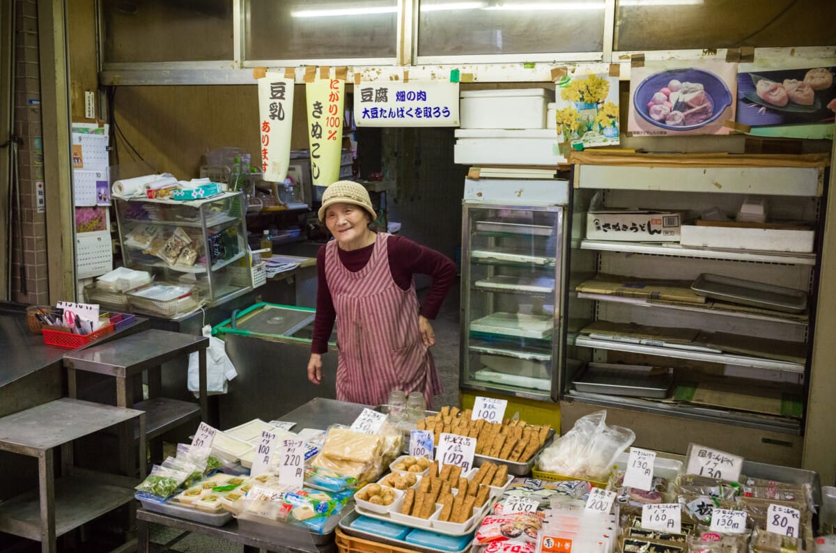 Timeless Osaka photowalks