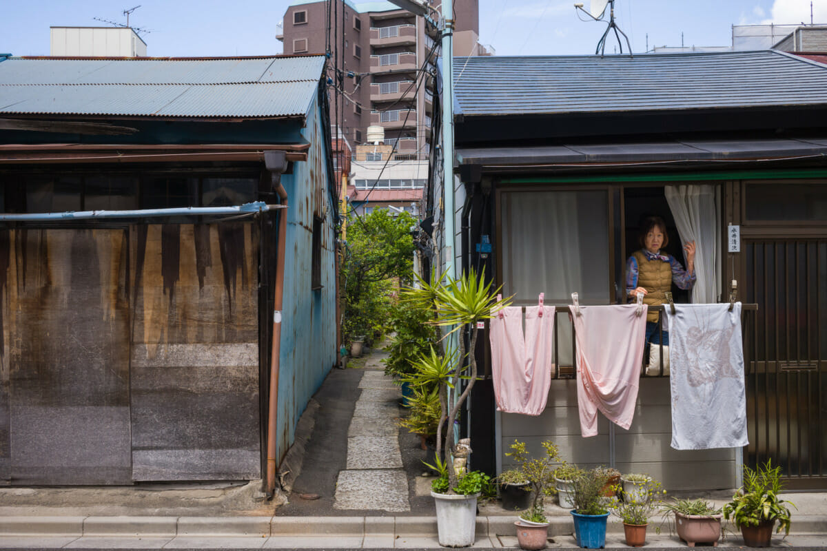 tiny old Tokyo street