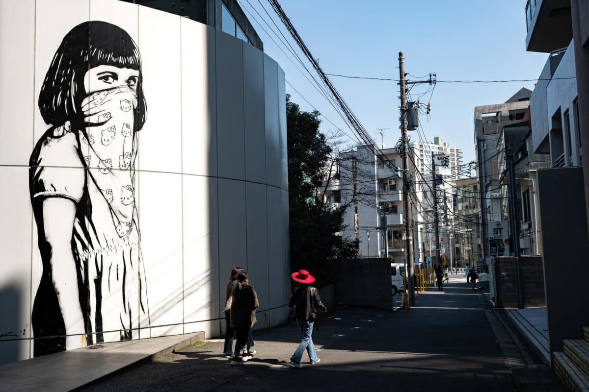 tokyo hello kitty urban art