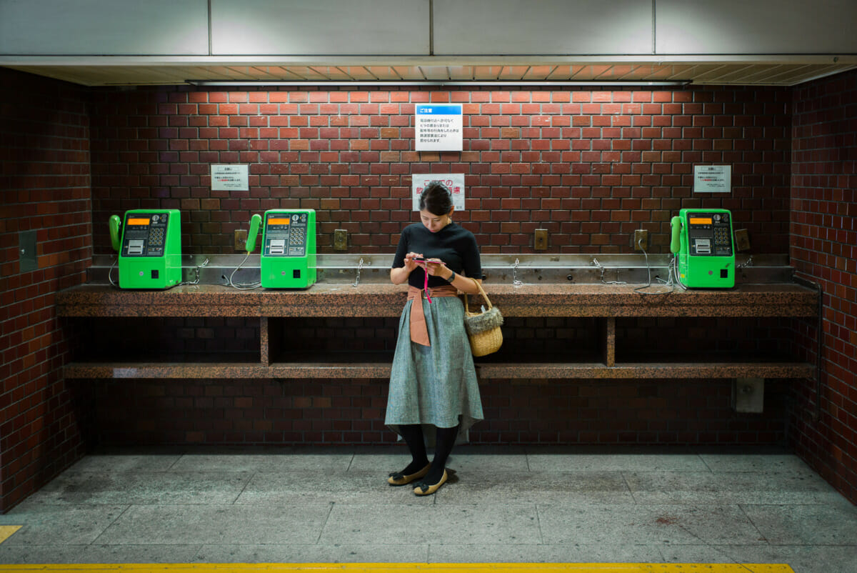 Tokyo payphone colours