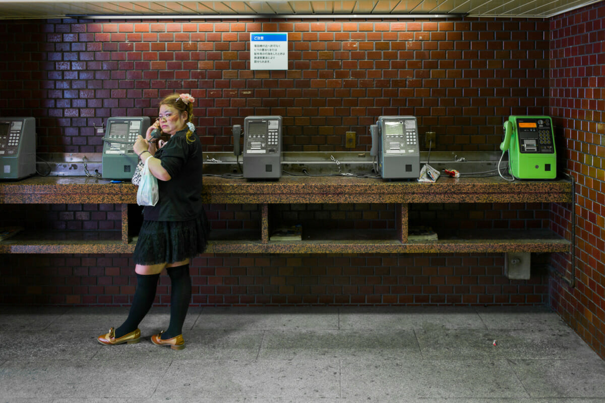 Tokyo payphone colours