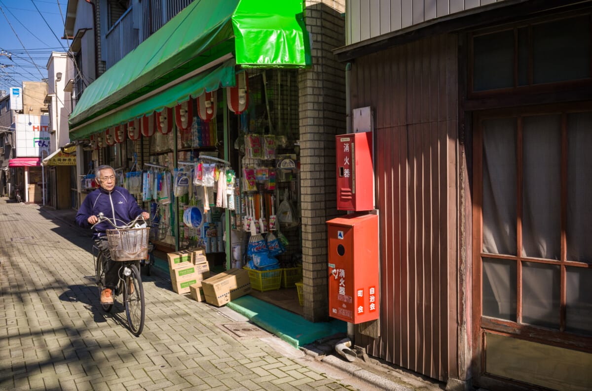 Recent Tokyo photos that are reminiscent of a different time