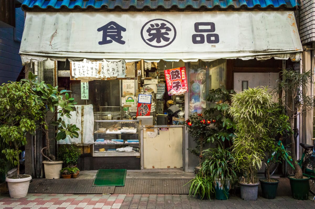 Recent Tokyo photos that are reminiscent of a different time