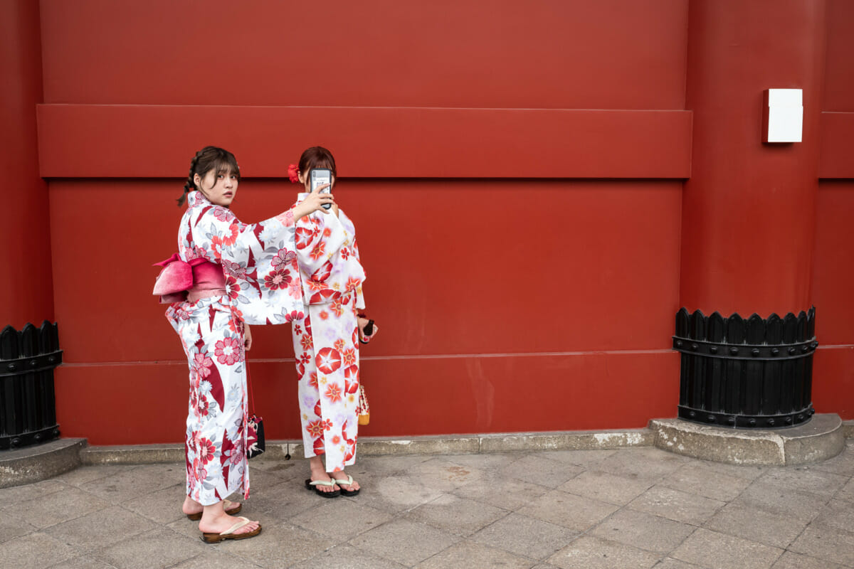 Tokyo summer kimono selfie stares