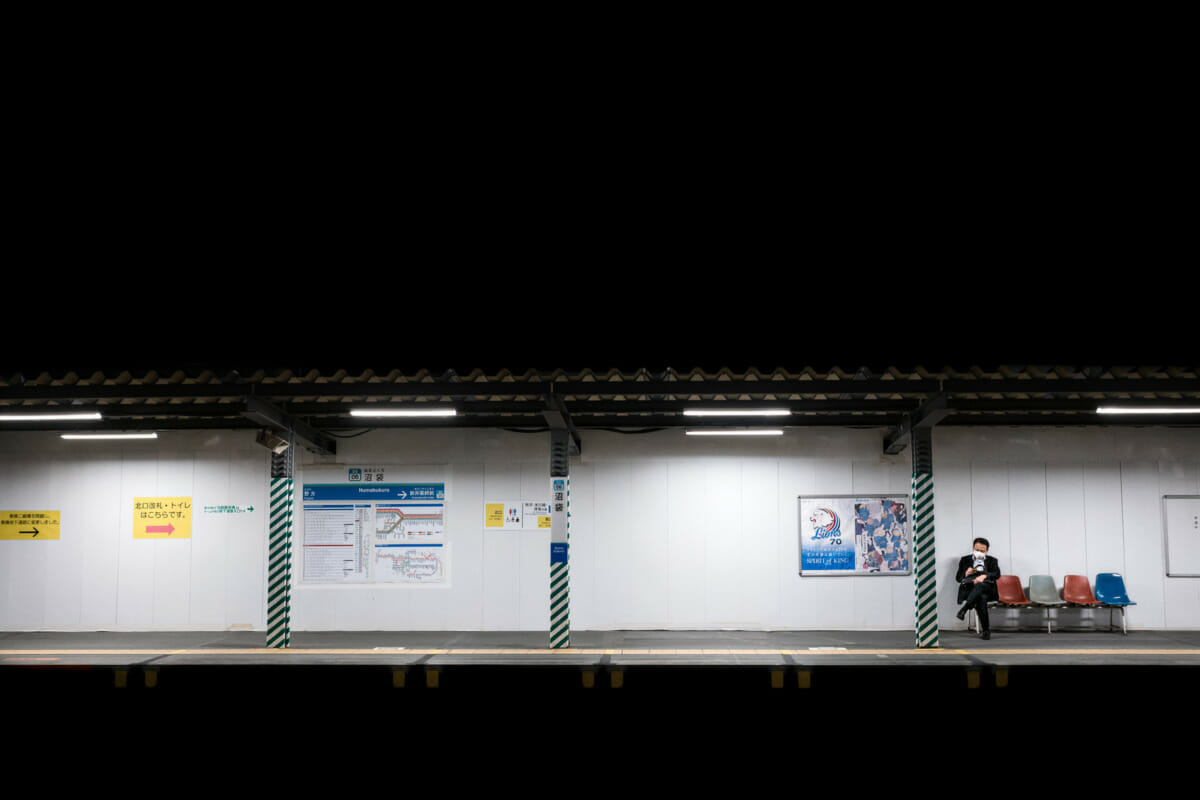 Tokyo train station isolation