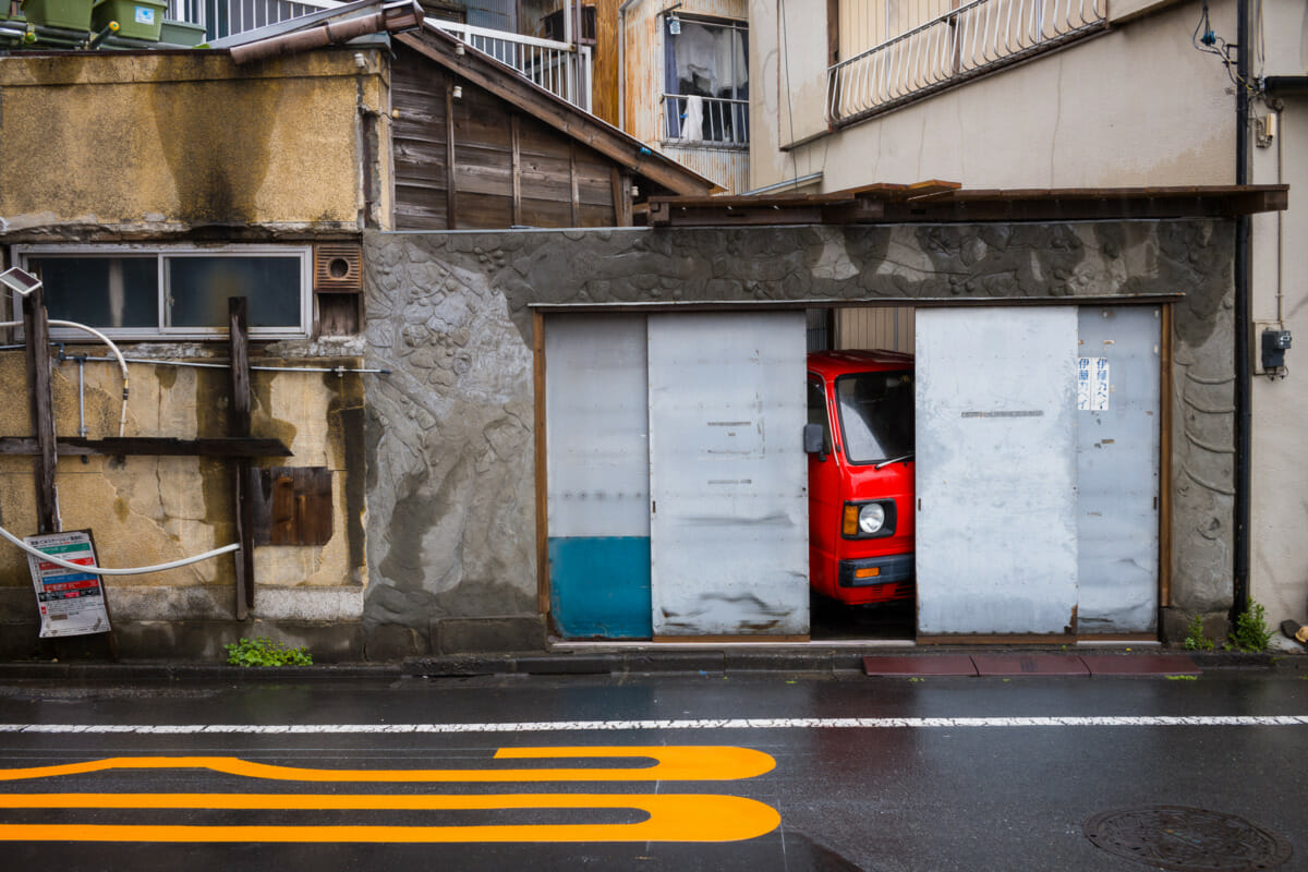 Tokyo urban colours in the rain