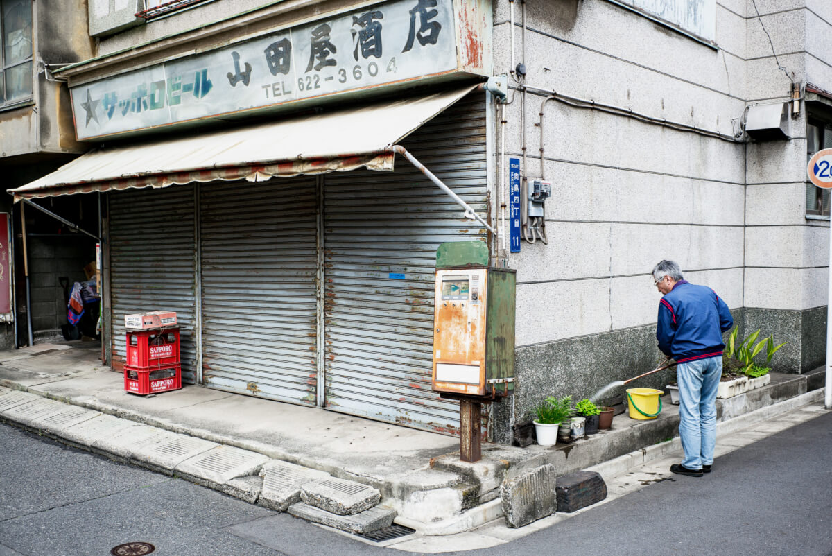 an urban tokyo garden and gardener