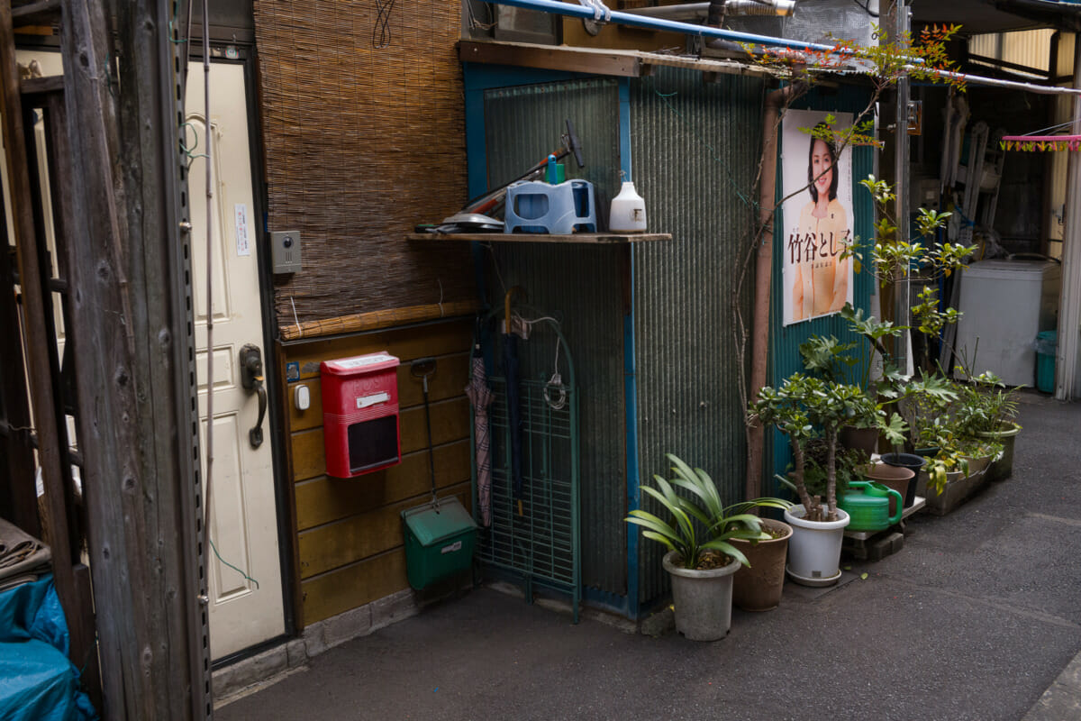 traditional old tokyo street