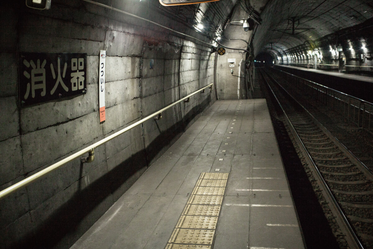 Tsutsuishi a Japanese dystopian train station