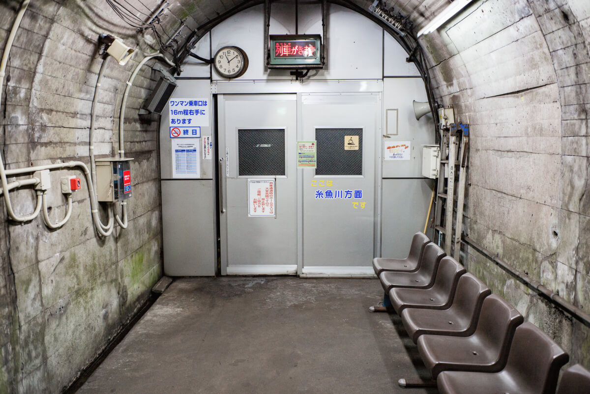 Tsutsuishi a Japanese dystopian train station