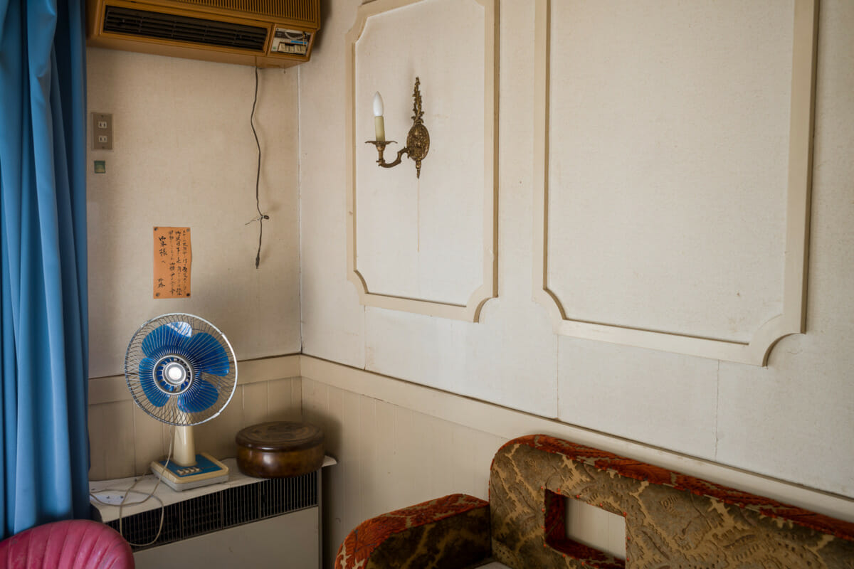 a long untouched Japanese hotel room