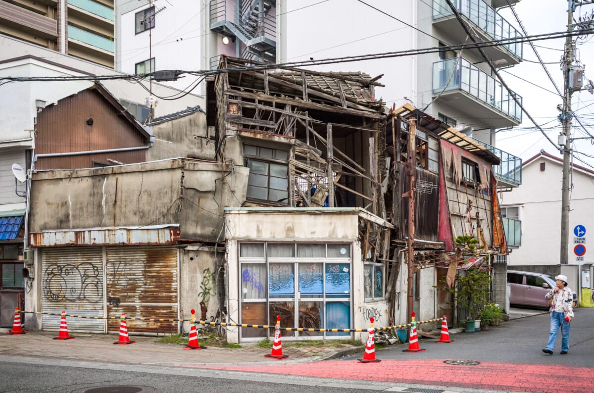 An utterly dilapidated old Japanese building