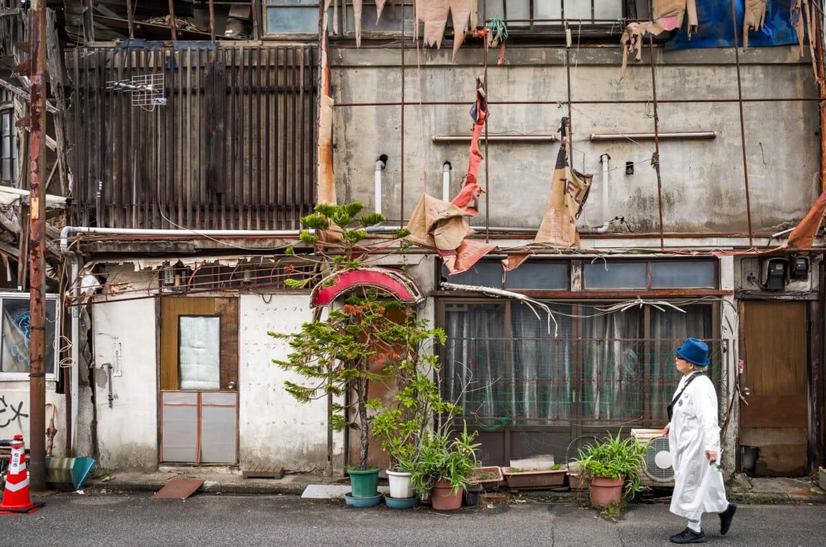 An utterly dilapidated old Japanese building